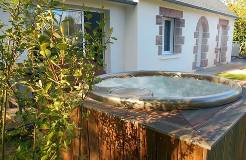 Erquy House | House with heated pool, spa and sauna, large garden