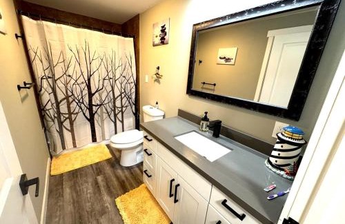 Freeland House | House with hot tub on over 2 acres