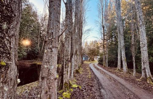 Freeland House | House with hot tub on over 2 acres