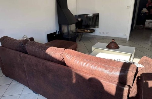 Bourgoin-Jallieu House | House with Jacuzzi, hypercentre, BBQ terrace and private studio