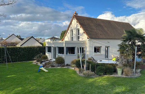 Cour-Cheverny Villa | House with jacuzzi near Chambord and Beauval zoo-Gite des Chercherelles