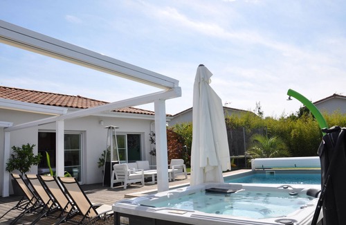 Bouliac House | House with jacuzzi and swimming pool just outside Bordeaux