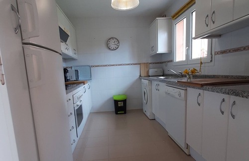 Puerto de la Duquesa House | House with large garden by the sea, barbecue, ideal for families.