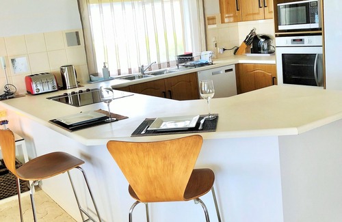 Encounter Bay House | House with ocean view/Bluff - short distance from beach and restaurants/cafes