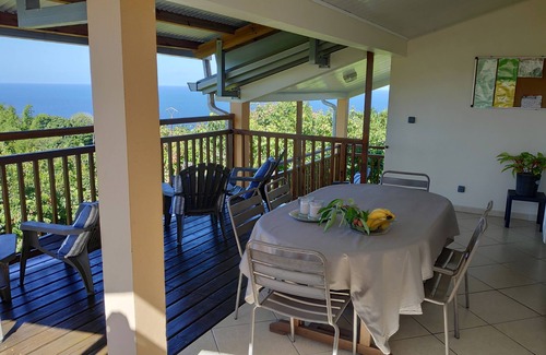 Sainte-Rose House | House with panoramic view of nature and ocean
