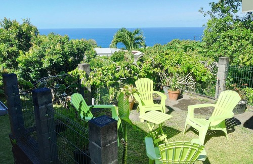 Sainte-Rose House | House with panoramic view of nature and ocean