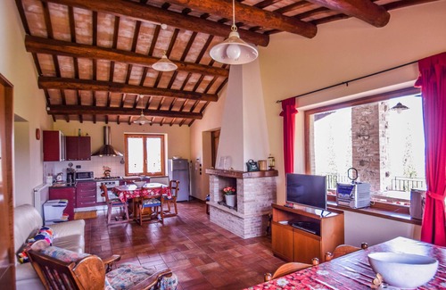 Avigliano Umbrio House | House with private pool/garden 5 km from village. Quiet street & panoramic views