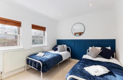 East Walworth Apartment | House with Private Parking close to Borough Market & Tower Bridge!