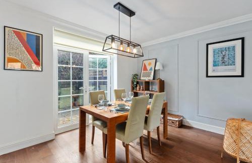 East Walworth Apartment | House with Private Parking close to Borough Market & Tower Bridge!