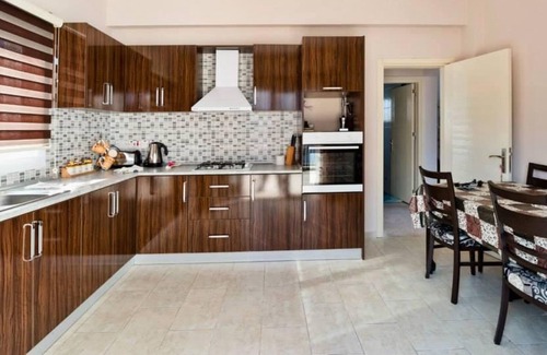 Kyrenia Villa | House with Shared Pool and Terrace 9 min to Beach