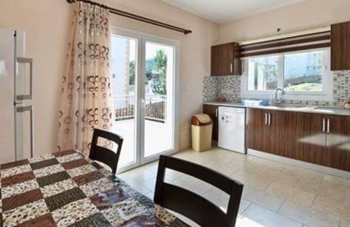 Kyrenia Villa | House with Shared Pool and Terrace 9 min to Beach