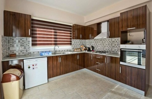 Kyrenia Villa | House with Shared Pool and Terrace 9 min to Beach