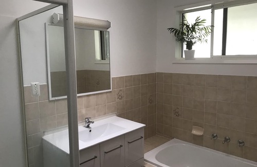 Wamberal House | House with spa, walking distance to beach