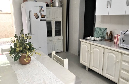 Caraguatatuba House | HOUSE WITH SWIMMING POOL AND INTERNET Gated community, in front of the beach of Massaguaçu.