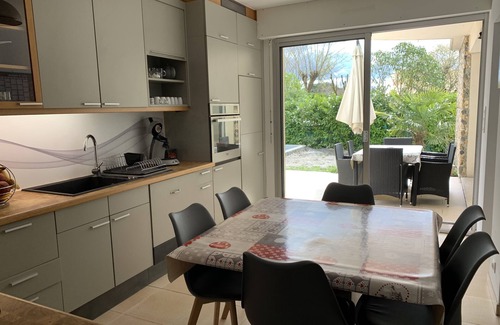 Gradignan House | House with swimming pool 14 people - near BORDEAUX