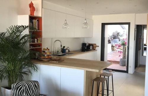 La Pointe Rouge House | House with swimming pool, enchanting view of the sea and town, near the beaches/parc Calanques