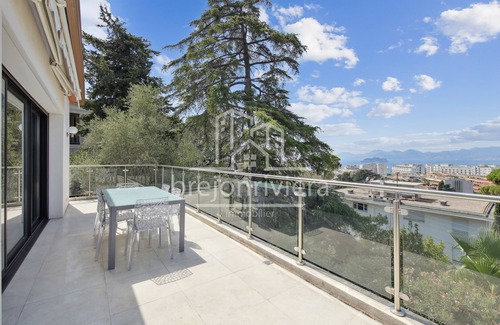 California - Pezou House | House with swimming pool and sea view in Cannes Californie.