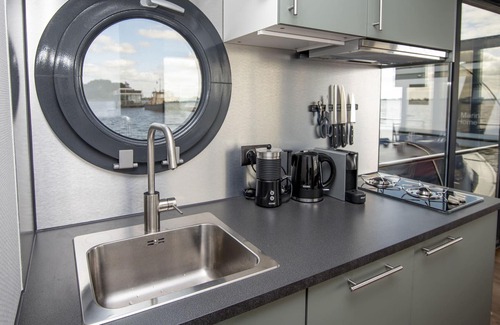 Offingawier Boat Rental | Houseboat a unique accommodation with an unobstructed view
