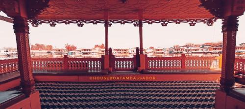 Dal Lake Boat Rental | Houseboat Ambassador