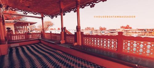 Dal Lake Boat Rental | Houseboat Ambassador
