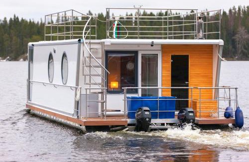 Jyvaskyla Boat Rental | Houseboat Finland