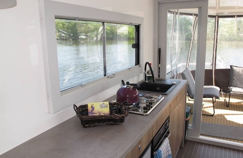 Oberhavel Apartment | Houseboat for 4 guests with 25m² in Hennigsdorf (264977)