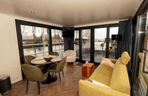 Offingawier Boat Rental | Houseboat in Offingawier with Sea View