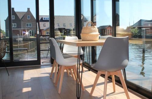 Stavoren Boat Rental | Houseboat in Stavoren with Waterfront Views