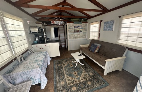 Dam Neck Boat Rental | Houseboat in Virginia Beach