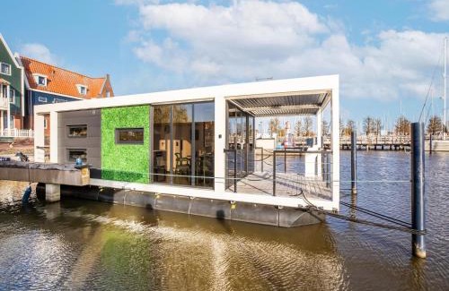 Volendam Boat Rental | Houseboat in Volendam by Ijsselmeer, cleaning included