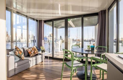 Volendam Boat Rental | Houseboat in Volendam by Ijsselmeer