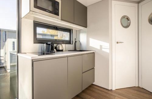 Volendam Boat Rental | Houseboat in Volendam by Ijsselmeer