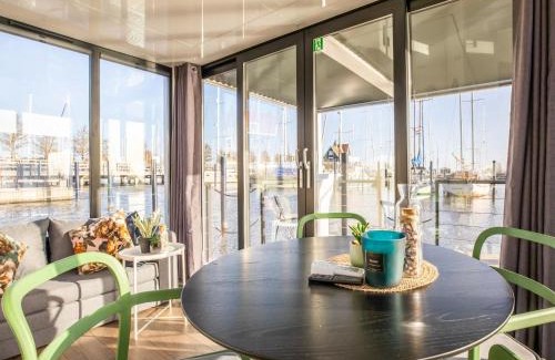 Volendam Boat Rental | Houseboat in Volendam by Ijsselmeer