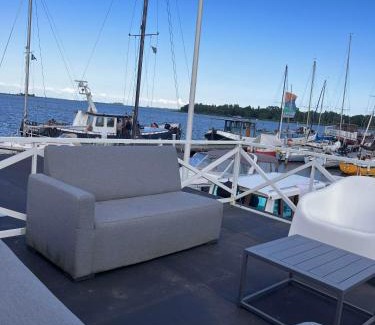 Monnickendam Boat Rental | Houseboat Maatrollie NS002
