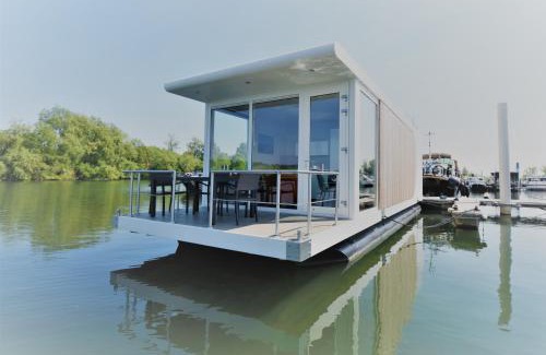 Heugum House | Houseboat Martinique