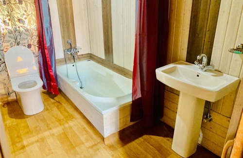 Nagin Bagh Hotel | Houseboat Mughal Suit