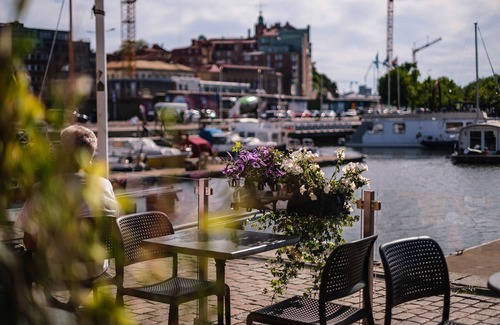 Centrum Boat Rental | Houseboat Vega 2 in Gothenburg City.