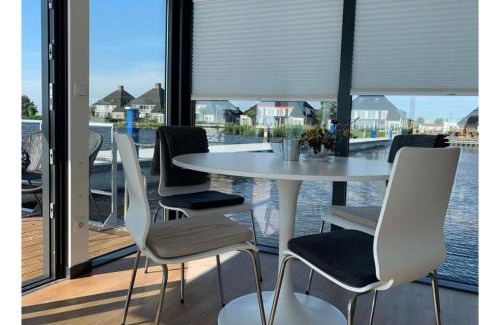 Offingawier Boat Rental | Houseboat Sneekermeer with Sun Deck, cleaning included