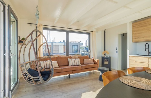 Monnickendam Boat Rental | Houseboat: "Splendid" at Marina Monnickendam tender included