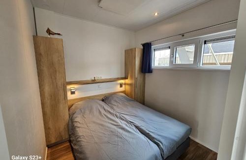 Monnickendam Boat Rental | Houseboat Tjonger NS003