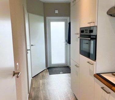 Monnickendam Boat Rental | Houseboat Tjonger NS003
