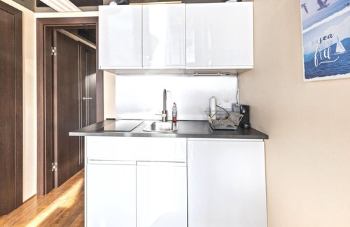 Wiesbaden Boat Rental | Houseboat villa. nautica