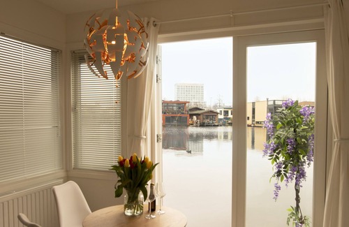 Hoofddorppleinbuurt Boat Rental | Houseboat - wake up with great view!