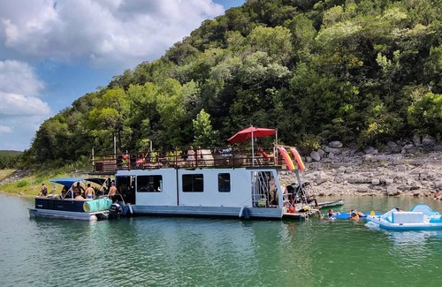 Lower Basin Lake Travis Boat Rental | Houseboat-Yacht Nestled In A Lake Travis Cove