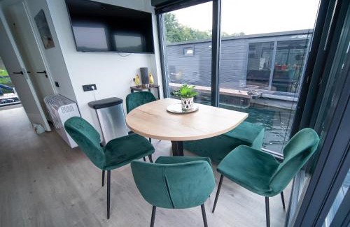 Middelaar House | Houseboats Mookerplas met dakterras