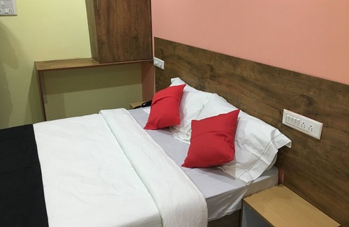 Narasapura Hotel | Housefinch Residency