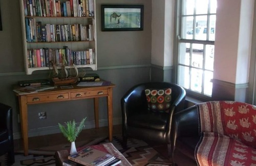 De Rust House | Housemartin Guest Lodge