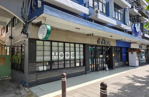 Bang Yi Ruea Apartment | HOUSEMODE - BAANYAI @ Wongwian Yai