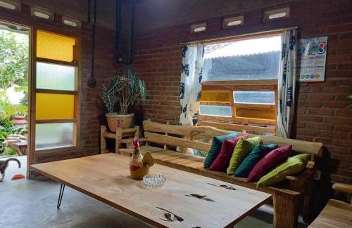 Banguntapan Villa | Housetostay Condrowangsan