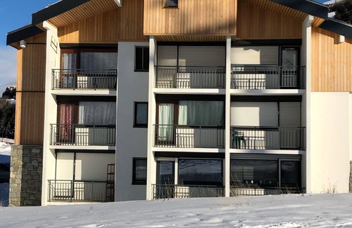 Les Menuires Apartment | HOUSING F1 BIS FOOT OF SLOPES WITH BALCONY RDC FULL SOUTH. DOMAINS 3 VALLEYS